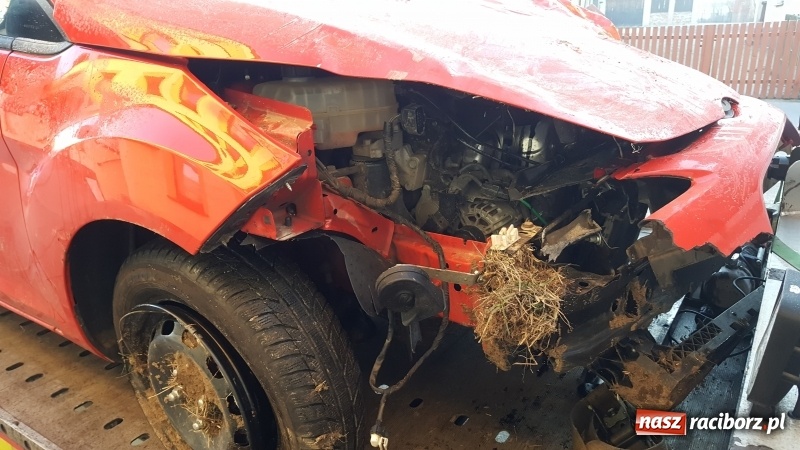 Zdjęcie w galerii na portalu naszraciborz.pl: Dachowanie na DK 45 Sudół-Bieńkowice  wiadomości z regionu