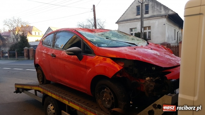 Zdjęcie w galerii na portalu naszraciborz.pl: Dachowanie na DK 45 Sudół-Bieńkowice  wiadomości z regionu