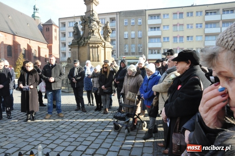 Zdjęcie w galerii na portalu naszraciborz.pl: Racibórz w samo południe uczcił pamięć prezydenta Gdańska Pawła Adamowicza FOTO i WIDEO  wiadomości z regionu