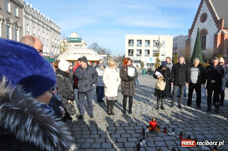 Zdjęcie w galerii na portalu naszraciborz.pl: Racibórz w samo południe uczcił pamięć prezydenta Gdańska Pawła Adamowicza FOTO i WIDEO  wiadomości z regionu