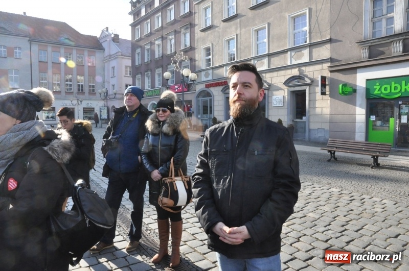 Zdjęcie w galerii na portalu naszraciborz.pl: Racibórz w samo południe uczcił pamięć prezydenta Gdańska Pawła Adamowicza FOTO i WIDEO  wiadomości z regionu