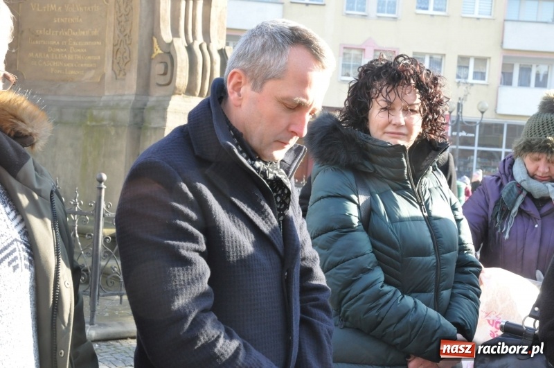 Zdjęcie w galerii na portalu naszraciborz.pl: Racibórz w samo południe uczcił pamięć prezydenta Gdańska Pawła Adamowicza FOTO i WIDEO  wiadomości z regionu
