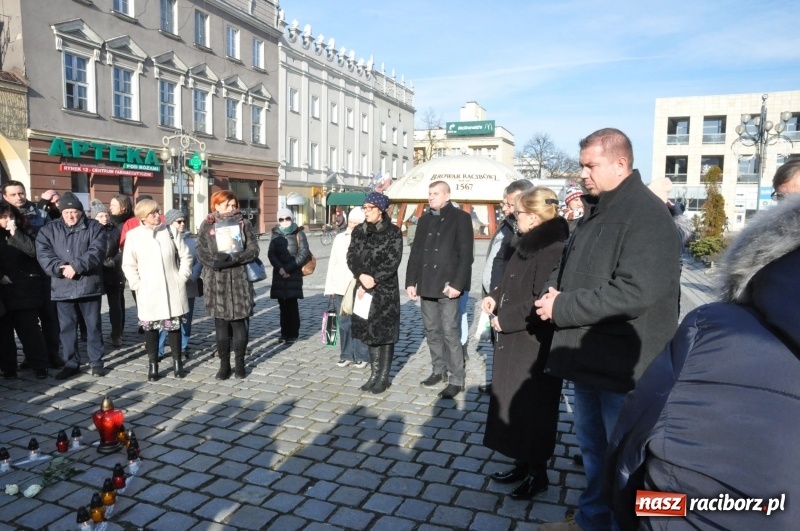 Zdjęcie w galerii na portalu naszraciborz.pl: Racibórz w samo południe uczcił pamięć prezydenta Gdańska Pawła Adamowicza FOTO i WIDEO  wiadomości z regionu