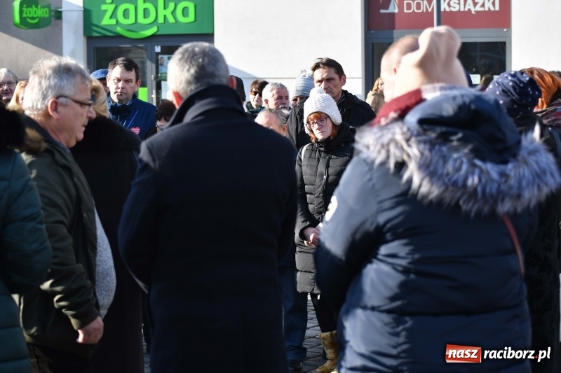 Zdjęcie w galerii na portalu naszraciborz.pl: Racibórz w samo południe uczcił pamięć prezydenta Gdańska Pawła Adamowicza FOTO i WIDEO  wiadomości z regionu