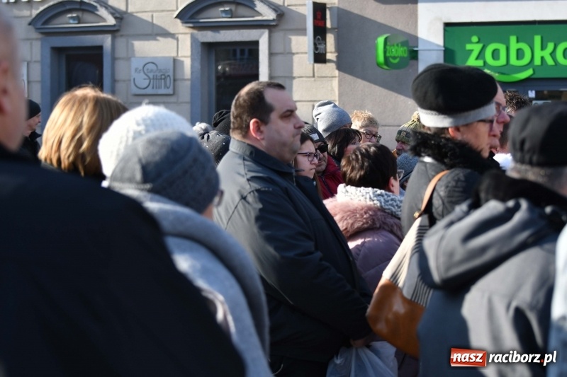 Zdjęcie w galerii na portalu naszraciborz.pl: Racibórz w samo południe uczcił pamięć prezydenta Gdańska Pawła Adamowicza FOTO i WIDEO  wiadomości z regionu