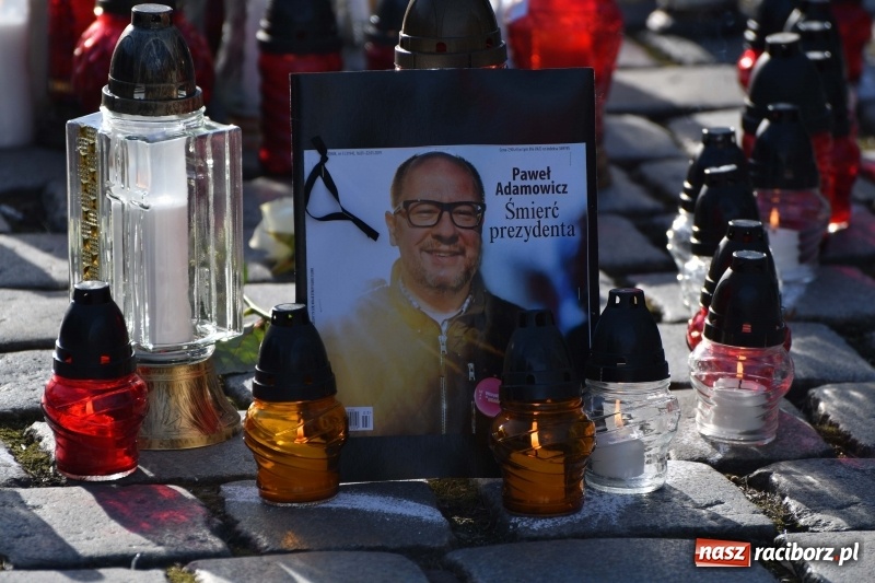 Zdjęcie w galerii na portalu naszraciborz.pl: Racibórz w samo południe uczcił pamięć prezydenta Gdańska Pawła Adamowicza FOTO i WIDEO  wiadomości z regionu