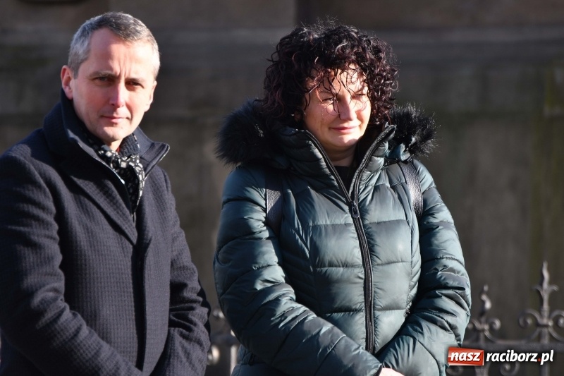 Zdjęcie w galerii na portalu naszraciborz.pl: Racibórz w samo południe uczcił pamięć prezydenta Gdańska Pawła Adamowicza FOTO i WIDEO  wiadomości z regionu