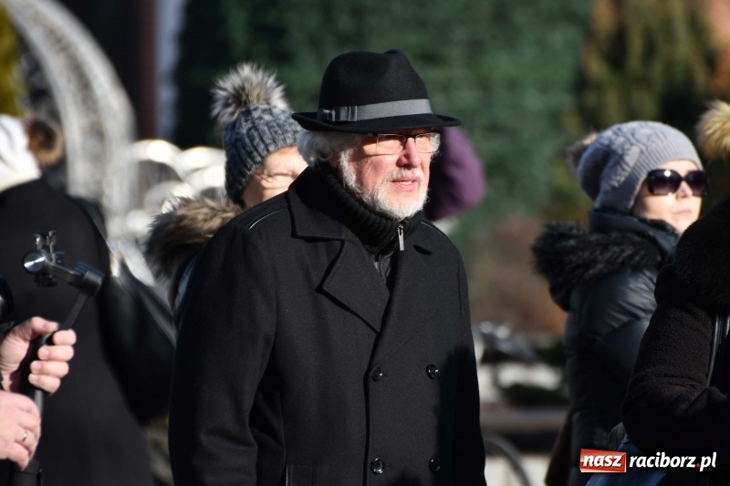 Zdjęcie w galerii na portalu naszraciborz.pl: Racibórz w samo południe uczcił pamięć prezydenta Gdańska Pawła Adamowicza FOTO i WIDEO  wiadomości z regionu