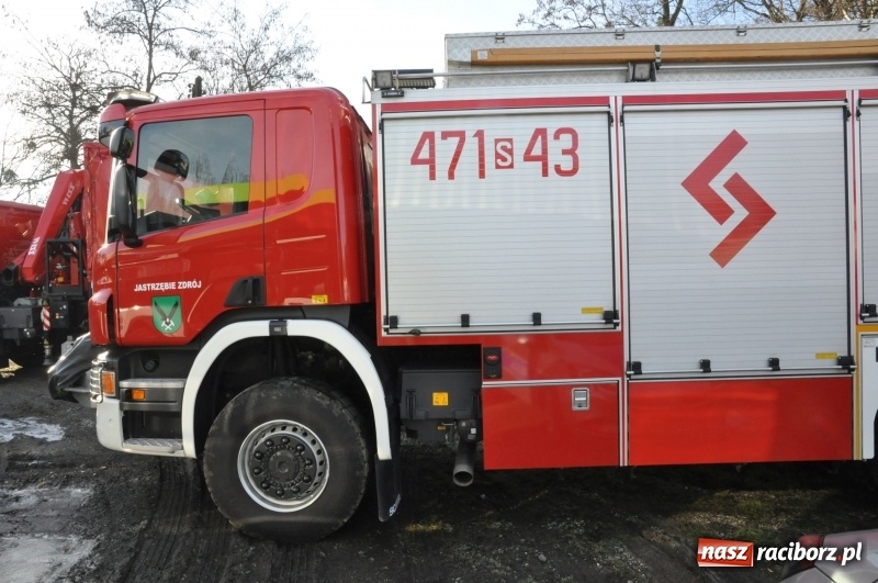 Zdjęcie w galerii na portalu naszraciborz.pl: Katastrofa budowlana w Rudniku. Runęła ściana frontowa pałacu. Strażacy przeszukują ruiny  wiadomości z regionu