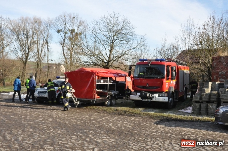 Zdjęcie w galerii na portalu naszraciborz.pl: Katastrofa budowlana w Rudniku. Runęła ściana frontowa pałacu. Strażacy przeszukują ruiny  wiadomości z regionu