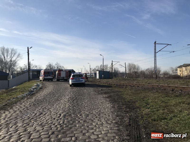 Zdjęcie w galerii na portalu naszraciborz.pl: Katastrofa budowlana w Rudniku. Runęła ściana frontowa pałacu. Strażacy przeszukują ruiny  wiadomości z regionu