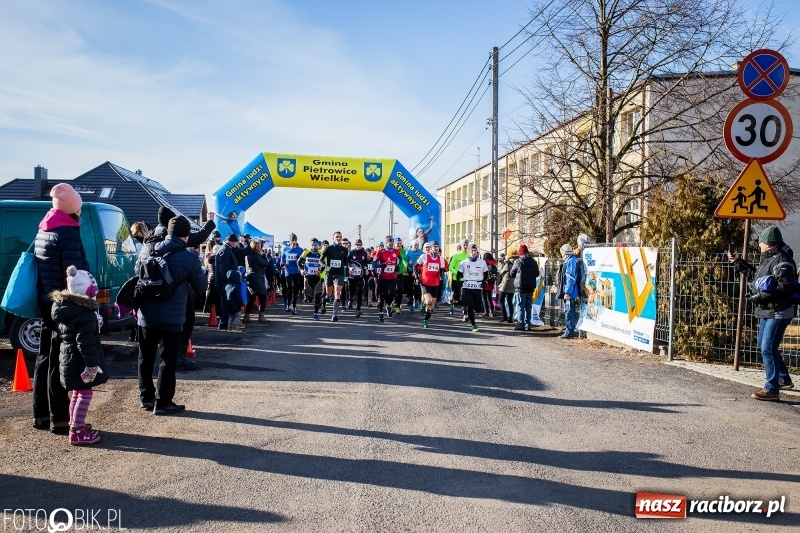 Zdjęcie w galerii na portalu naszraciborz.pl: VII Eko-Okna Cross po Ziemi Pietrowickiej. Na trasie prawie 300 biegaczy wiadomości z regionu