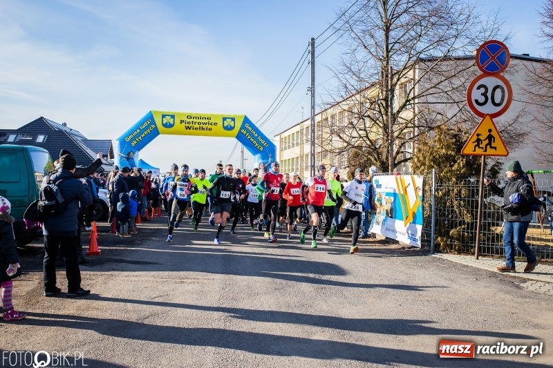 Zdjęcie w galerii na portalu naszraciborz.pl: VII Eko-Okna Cross po Ziemi Pietrowickiej. Na trasie prawie 300 biegaczy wiadomości z regionu