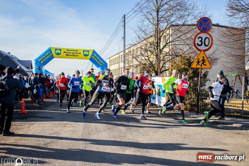 Zdjęcie w galerii na portalu naszraciborz.pl: VII Eko-Okna Cross po Ziemi Pietrowickiej. Na trasie prawie 300 biegaczy wiadomości z regionu