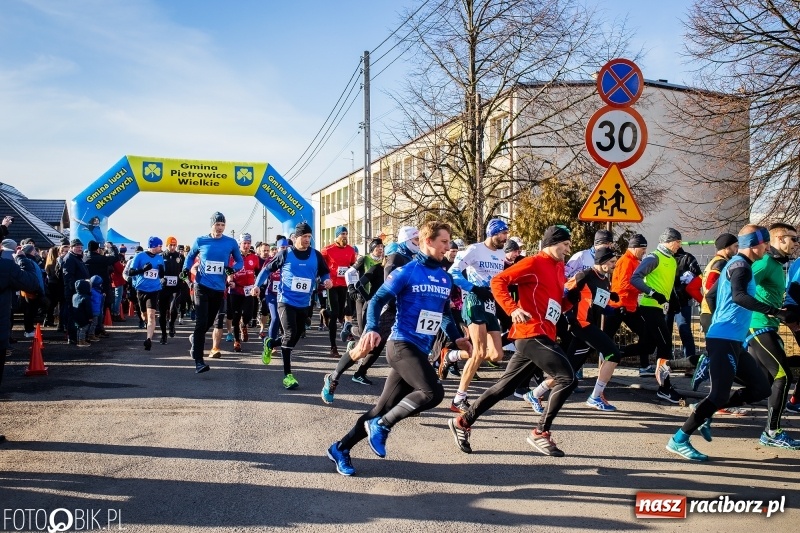 Zdjęcie w galerii na portalu naszraciborz.pl: VII Eko-Okna Cross po Ziemi Pietrowickiej. Na trasie prawie 300 biegaczy wiadomości z regionu