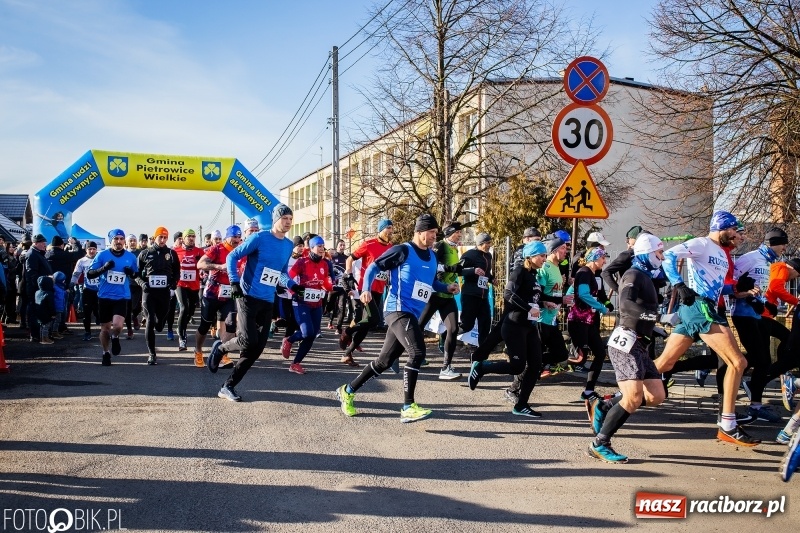 Zdjęcie w galerii na portalu naszraciborz.pl: VII Eko-Okna Cross po Ziemi Pietrowickiej. Na trasie prawie 300 biegaczy wiadomości z regionu