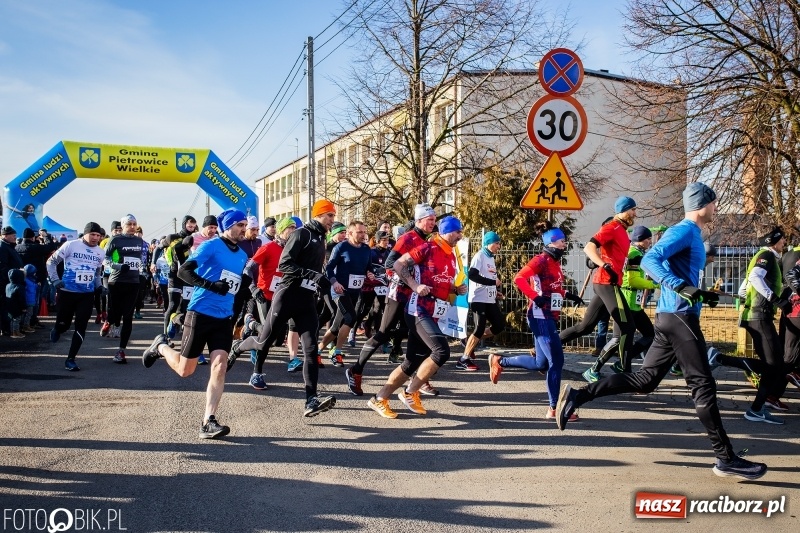 Zdjęcie w galerii na portalu naszraciborz.pl: VII Eko-Okna Cross po Ziemi Pietrowickiej. Na trasie prawie 300 biegaczy wiadomości z regionu