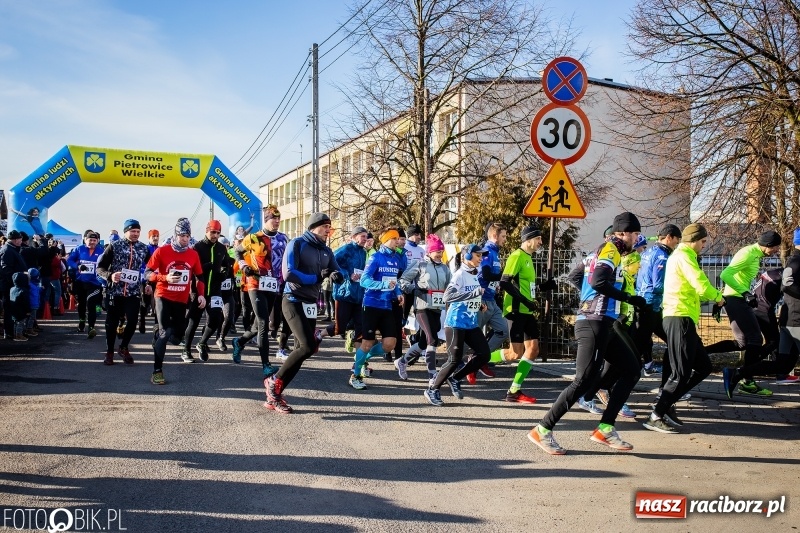 Zdjęcie w galerii na portalu naszraciborz.pl: VII Eko-Okna Cross po Ziemi Pietrowickiej. Na trasie prawie 300 biegaczy wiadomości z regionu
