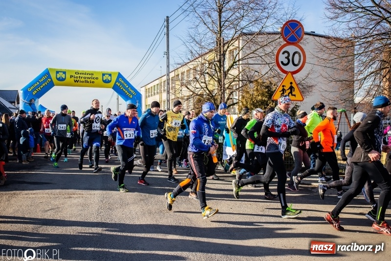 Zdjęcie w galerii na portalu naszraciborz.pl: VII Eko-Okna Cross po Ziemi Pietrowickiej. Na trasie prawie 300 biegaczy wiadomości z regionu