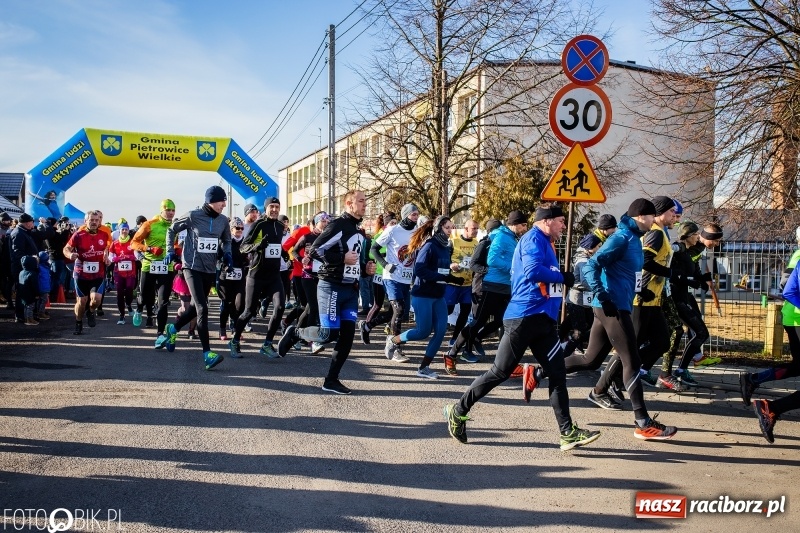 Zdjęcie w galerii na portalu naszraciborz.pl: VII Eko-Okna Cross po Ziemi Pietrowickiej. Na trasie prawie 300 biegaczy wiadomości z regionu