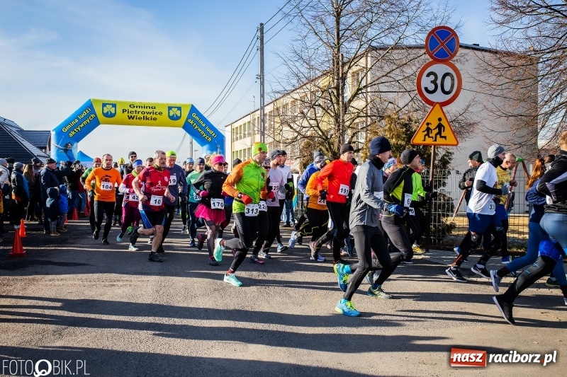 Zdjęcie w galerii na portalu naszraciborz.pl: VII Eko-Okna Cross po Ziemi Pietrowickiej. Na trasie prawie 300 biegaczy wiadomości z regionu