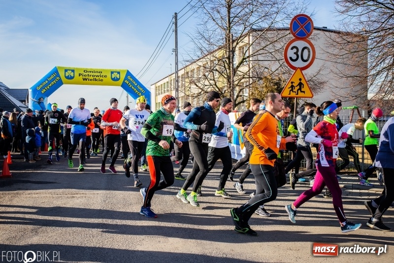 Zdjęcie w galerii na portalu naszraciborz.pl: VII Eko-Okna Cross po Ziemi Pietrowickiej. Na trasie prawie 300 biegaczy wiadomości z regionu