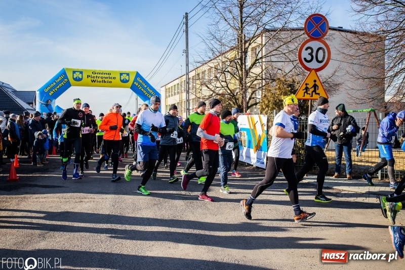Zdjęcie w galerii na portalu naszraciborz.pl: VII Eko-Okna Cross po Ziemi Pietrowickiej. Na trasie prawie 300 biegaczy wiadomości z regionu