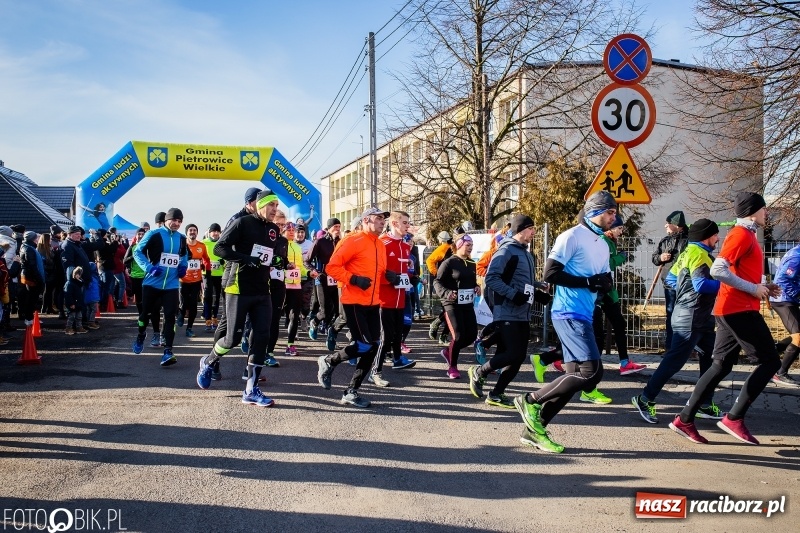 Zdjęcie w galerii na portalu naszraciborz.pl: VII Eko-Okna Cross po Ziemi Pietrowickiej. Na trasie prawie 300 biegaczy wiadomości z regionu