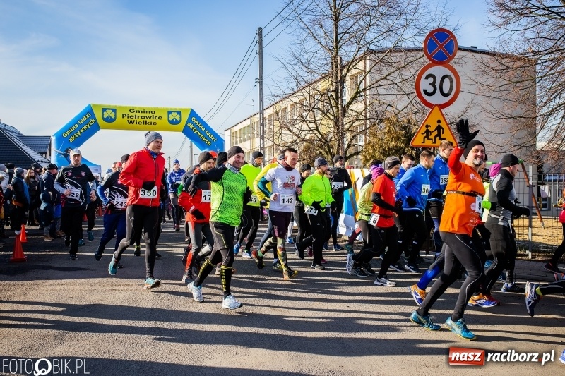 Zdjęcie w galerii na portalu naszraciborz.pl: VII Eko-Okna Cross po Ziemi Pietrowickiej. Na trasie prawie 300 biegaczy wiadomości z regionu