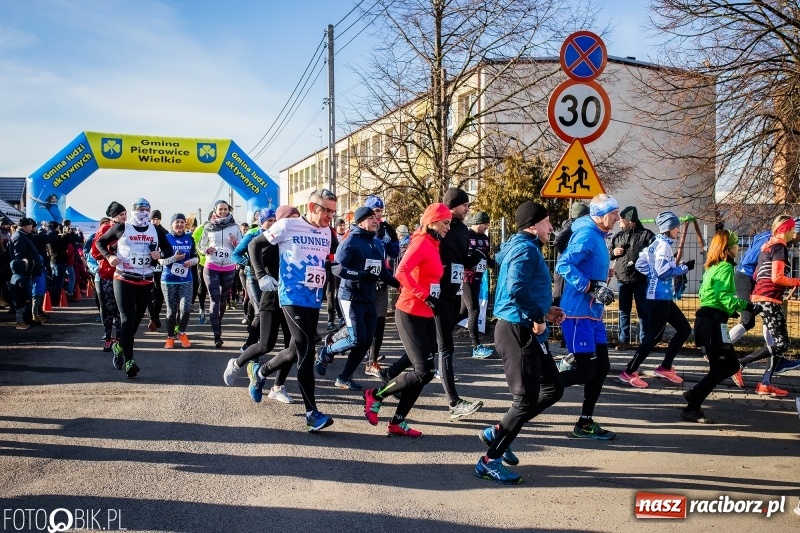 Zdjęcie w galerii na portalu naszraciborz.pl: VII Eko-Okna Cross po Ziemi Pietrowickiej. Na trasie prawie 300 biegaczy wiadomości z regionu