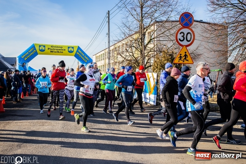 Zdjęcie w galerii na portalu naszraciborz.pl: VII Eko-Okna Cross po Ziemi Pietrowickiej. Na trasie prawie 300 biegaczy wiadomości z regionu