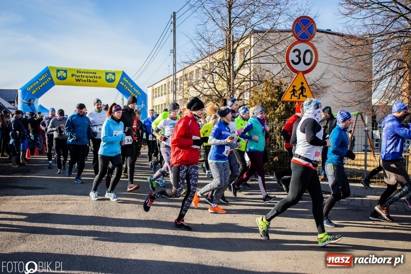 Zdjęcie w galerii na portalu naszraciborz.pl: VII Eko-Okna Cross po Ziemi Pietrowickiej. Na trasie prawie 300 biegaczy wiadomości z regionu