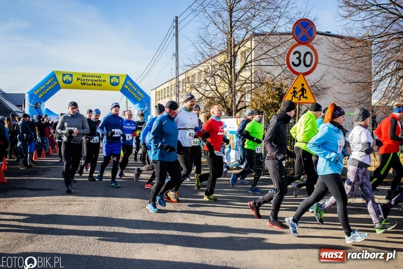 Zdjęcie w galerii na portalu naszraciborz.pl: VII Eko-Okna Cross po Ziemi Pietrowickiej. Na trasie prawie 300 biegaczy wiadomości z regionu