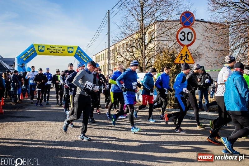 Zdjęcie w galerii na portalu naszraciborz.pl: VII Eko-Okna Cross po Ziemi Pietrowickiej. Na trasie prawie 300 biegaczy wiadomości z regionu