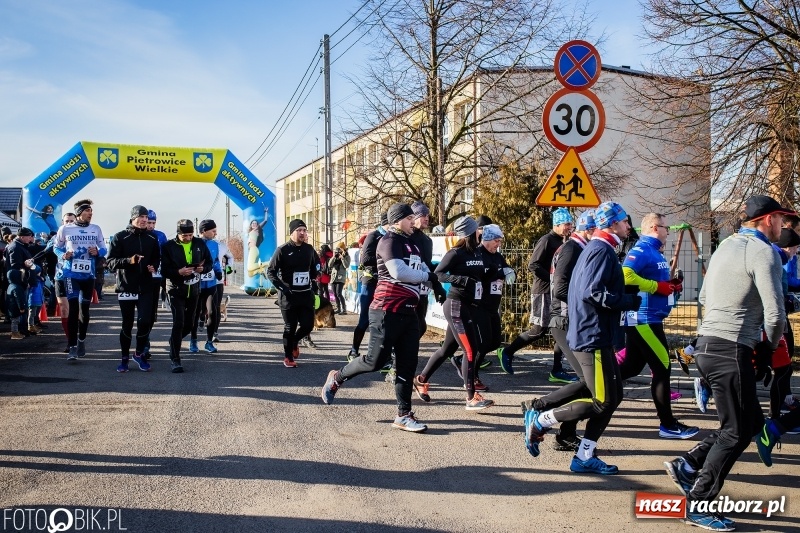 Zdjęcie w galerii na portalu naszraciborz.pl: VII Eko-Okna Cross po Ziemi Pietrowickiej. Na trasie prawie 300 biegaczy wiadomości z regionu