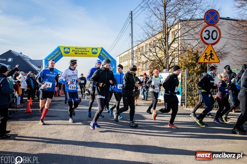 Zdjęcie w galerii na portalu naszraciborz.pl: VII Eko-Okna Cross po Ziemi Pietrowickiej. Na trasie prawie 300 biegaczy wiadomości z regionu