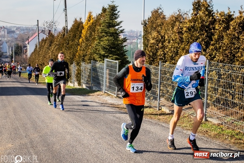 Zdjęcie w galerii na portalu naszraciborz.pl: VII Eko-Okna Cross po Ziemi Pietrowickiej. Na trasie prawie 300 biegaczy wiadomości z regionu