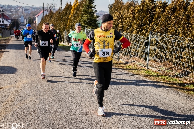 Zdjęcie w galerii na portalu naszraciborz.pl: VII Eko-Okna Cross po Ziemi Pietrowickiej. Na trasie prawie 300 biegaczy wiadomości z regionu