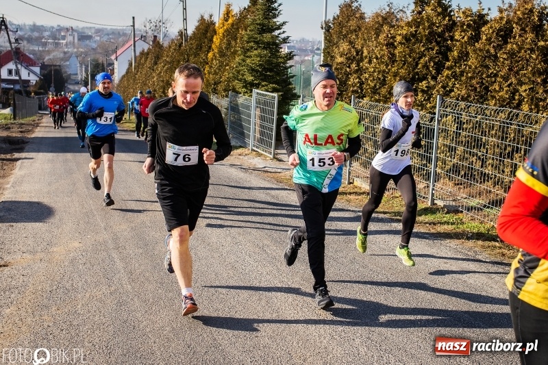 Zdjęcie w galerii na portalu naszraciborz.pl: VII Eko-Okna Cross po Ziemi Pietrowickiej. Na trasie prawie 300 biegaczy wiadomości z regionu