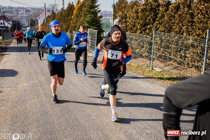 Zdjęcie w galerii na portalu naszraciborz.pl: VII Eko-Okna Cross po Ziemi Pietrowickiej. Na trasie prawie 300 biegaczy wiadomości z regionu
