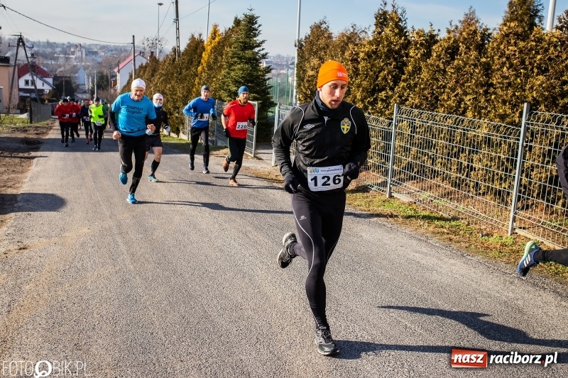 Zdjęcie w galerii na portalu naszraciborz.pl: VII Eko-Okna Cross po Ziemi Pietrowickiej. Na trasie prawie 300 biegaczy wiadomości z regionu