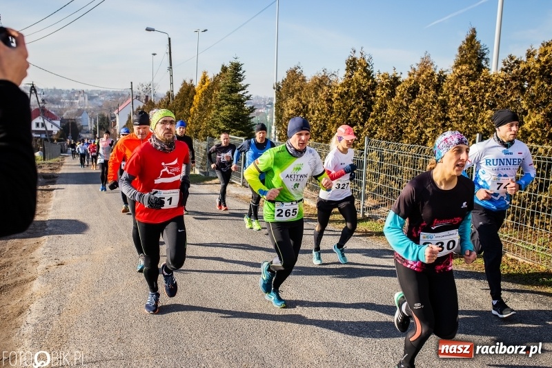 Zdjęcie w galerii na portalu naszraciborz.pl: VII Eko-Okna Cross po Ziemi Pietrowickiej. Na trasie prawie 300 biegaczy wiadomości z regionu