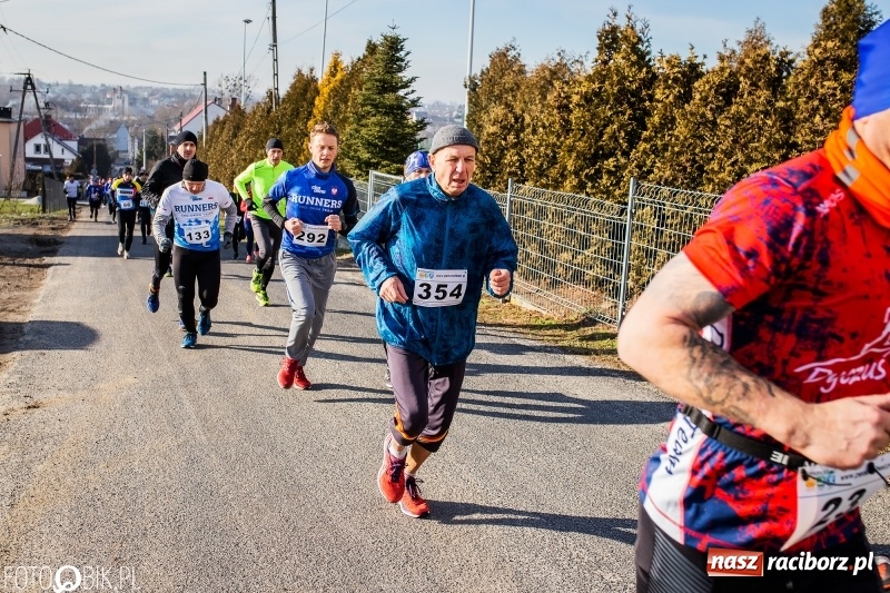 Zdjęcie w galerii na portalu naszraciborz.pl: VII Eko-Okna Cross po Ziemi Pietrowickiej. Na trasie prawie 300 biegaczy wiadomości z regionu