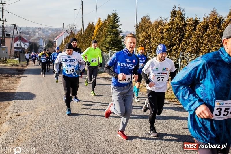 Zdjęcie w galerii na portalu naszraciborz.pl: VII Eko-Okna Cross po Ziemi Pietrowickiej. Na trasie prawie 300 biegaczy wiadomości z regionu