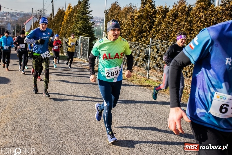 Zdjęcie w galerii na portalu naszraciborz.pl: VII Eko-Okna Cross po Ziemi Pietrowickiej. Na trasie prawie 300 biegaczy wiadomości z regionu