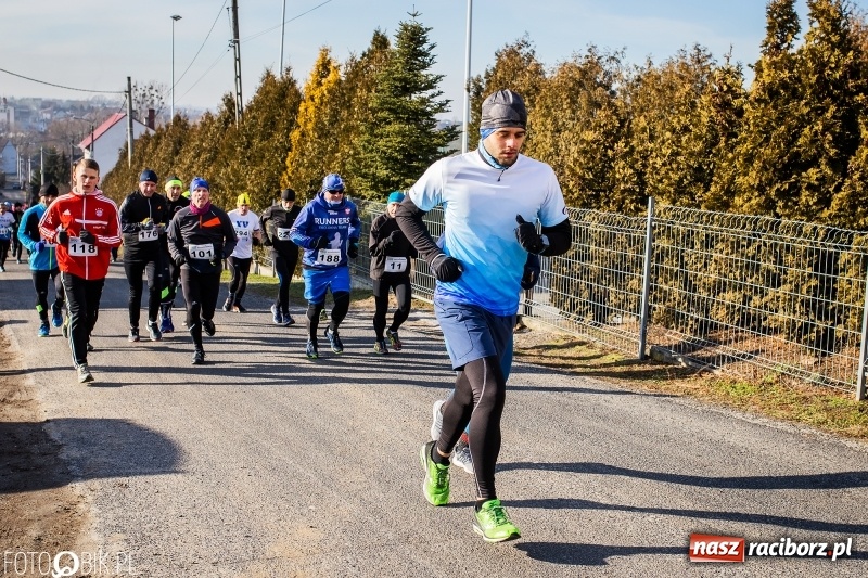 Zdjęcie w galerii na portalu naszraciborz.pl: VII Eko-Okna Cross po Ziemi Pietrowickiej. Na trasie prawie 300 biegaczy wiadomości z regionu