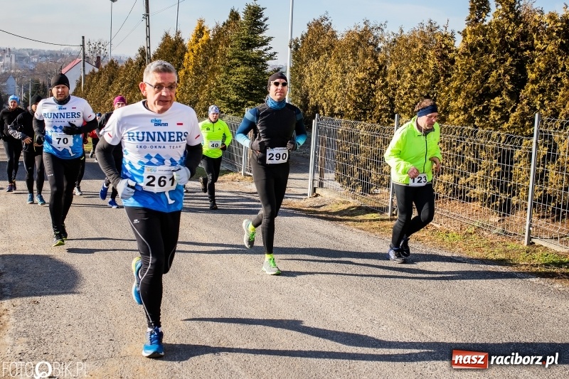 Zdjęcie w galerii na portalu naszraciborz.pl: VII Eko-Okna Cross po Ziemi Pietrowickiej. Na trasie prawie 300 biegaczy wiadomości z regionu