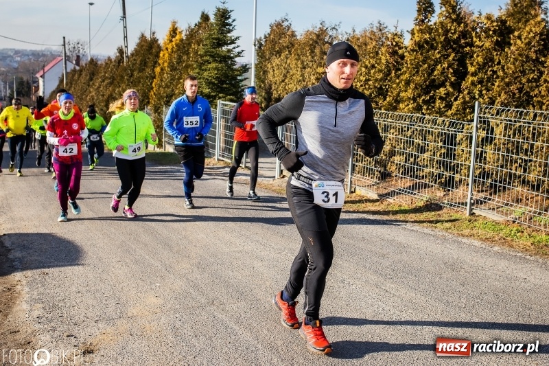Zdjęcie w galerii na portalu naszraciborz.pl: VII Eko-Okna Cross po Ziemi Pietrowickiej. Na trasie prawie 300 biegaczy wiadomości z regionu