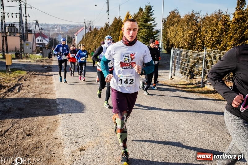 Zdjęcie w galerii na portalu naszraciborz.pl: VII Eko-Okna Cross po Ziemi Pietrowickiej. Na trasie prawie 300 biegaczy wiadomości z regionu