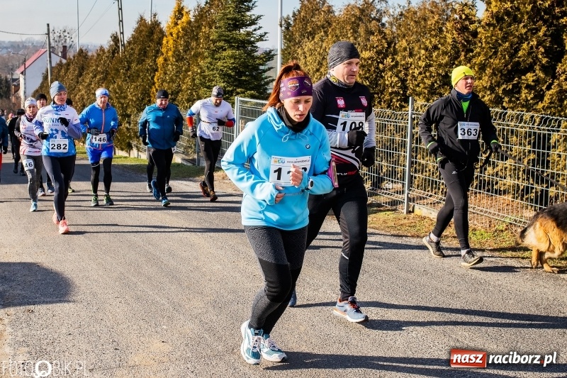 Zdjęcie w galerii na portalu naszraciborz.pl: VII Eko-Okna Cross po Ziemi Pietrowickiej. Na trasie prawie 300 biegaczy wiadomości z regionu